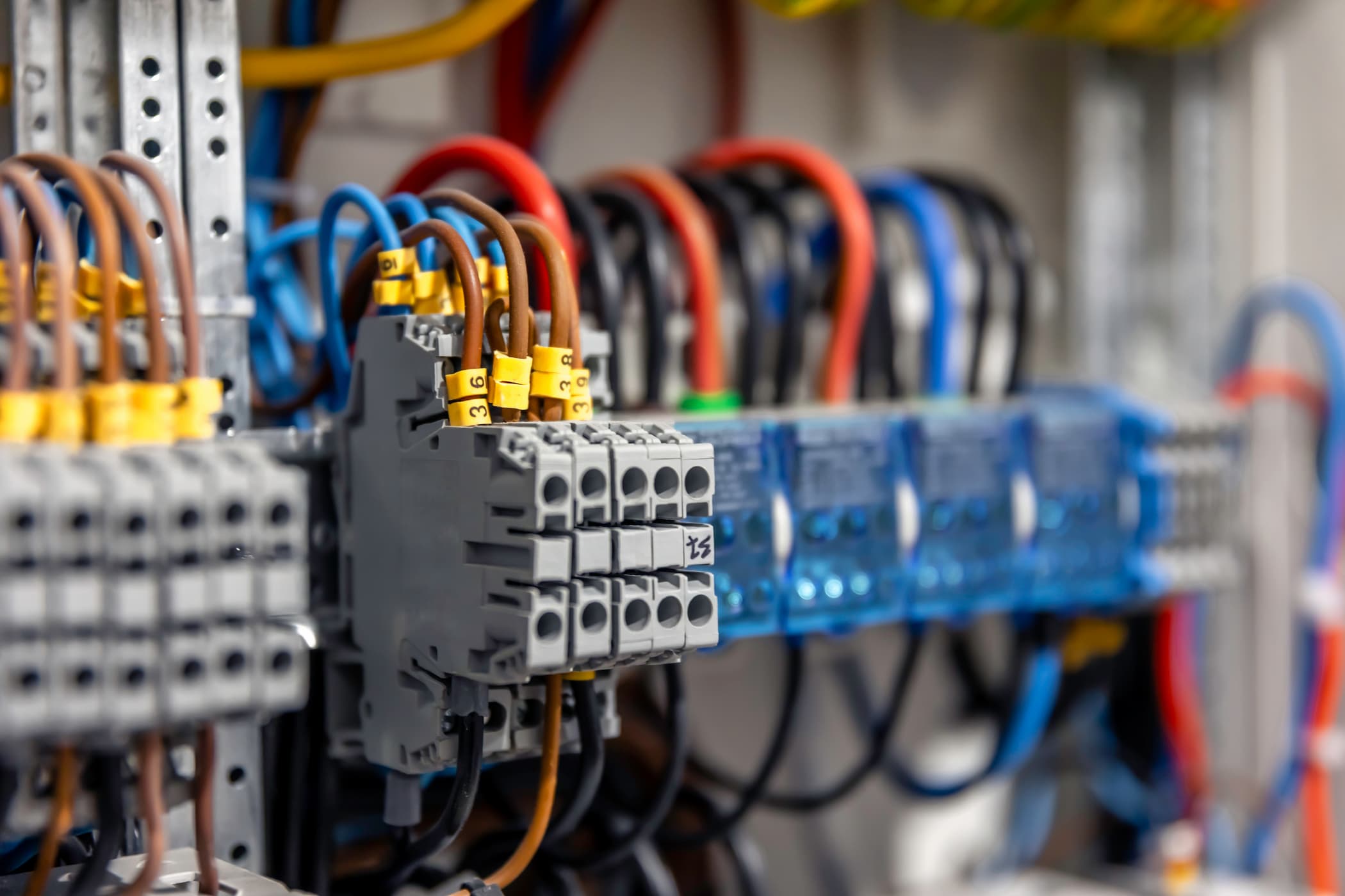 Errores comunes en cableado estructurado y cómo evitarlos en proyectos de conectividad y mantenimiento informático